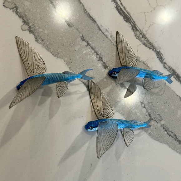 Flying fish mounts - Picture 1 of 4